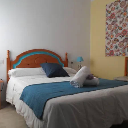 Conil - Con Bano Privado En El Centro De Conil 3*